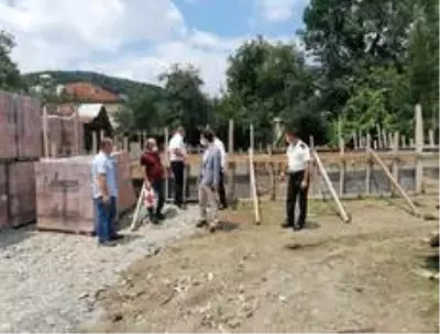 Yangınzede aileye yapılan evi inceledi Yangınzede aileye yapılan evi inceledi