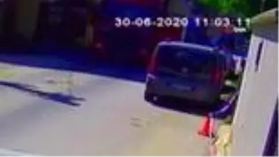 Yaşlı adamın tırın altında kalarak hayatını kaybettiği kaza kamerada Yaşlı adamın tırın altında kalarak hayatını kaybettiği kaza kamerada