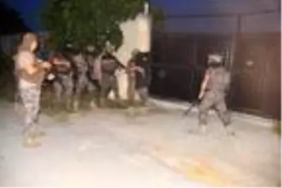 Adana'da DEAŞ operasyonu: 3 gözaltı Adana'da DEAŞ operasyonu: 3 gözaltı