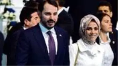 Berat Albayrak ve eşi Esra Albayrak'a yönelik hakaret içerikli paylaşımlarla ilgili soruşturmada 4 kişi serbest bırakıldı Berat Albayrak ve eşi Esra Albayrak'a yönelik hakaret içerikli paylaşımlarla ilgili soruşturmada 4 kişi serbest bırakıldı