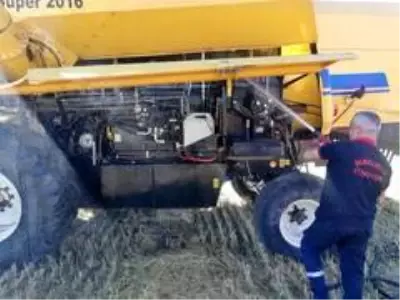 Biçerdöver yanmaktan son anda kurtarıldı Biçerdöver yanmaktan son anda kurtarıldı