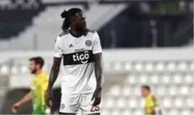 Emmanuel Adebayor, Paraguay ekibi Olimpia ile sadece 4 maça çıkıp yollarını ayırdı Emmanuel Adebayor, Paraguay ekibi Olimpia ile sadece 4 maça çıkıp yollarını ayırdı