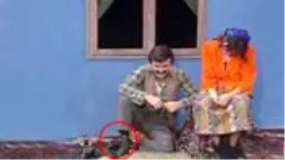 Erol Evgin'in yıllar önce klip çekiminde kadın çorabı giymesi gündem oldu Erol Evgin'in yıllar önce klip çekiminde kadın çorabı giymesi gündem oldu