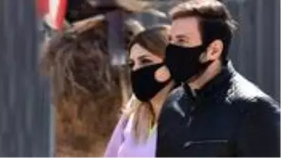 Hiçbir koruyucu özelliği olmayan siyah maskeler, ciltte tahrişe ve egzamaya neden oluyor Hiçbir koruyucu özelliği olmayan siyah maskeler, ciltte tahrişe ve egzamaya neden oluyor