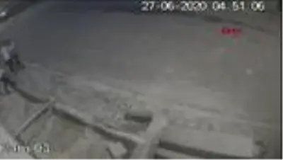 HIRSIZLIK ŞÜPHELİSİ KAMERAYI GÖRÜNCE PİŞKİNCE HAREKETLER SERGİLEDİ