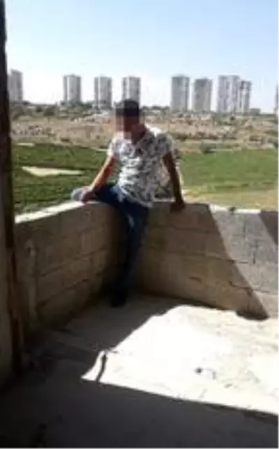 Hamile eşi tarafından eve alınmayan şahıs, iki saatte iki binaya çıkıp intihar girişiminde bulundu Hamile eşi tarafından eve alınmayan şahıs, iki saatte iki binaya çıkıp intihar girişiminde bulundu