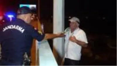 İş bulamadığı için intihara kalkışan adamı jandarma ikna etti İş bulamadığı için intihara kalkışan adamı jandarma ikna etti
