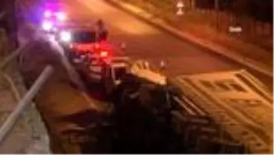 İzmir’de bariyerleri aşan tır alt yola uçtu