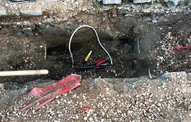 Kaçak elektrik hattı çekerken yakalanan adam, masum rolü yaparak kendisini savunmaya çalıştı Kaçak elektrik hattı çekerken yakalanan adam, masum rolü yaparak kendisini savunmaya çalıştı