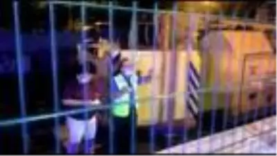 Kadıköy'de tren istasyonunda raylara giren kişiyi elektrik çarptı