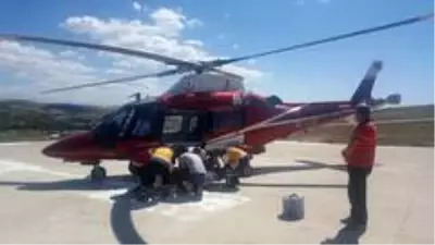 Kalça kemiği kırılan vatandaşın imdadına hava ambulansı yetişti Kalça kemiği kırılan vatandaşın imdadına hava ambulansı yetişti