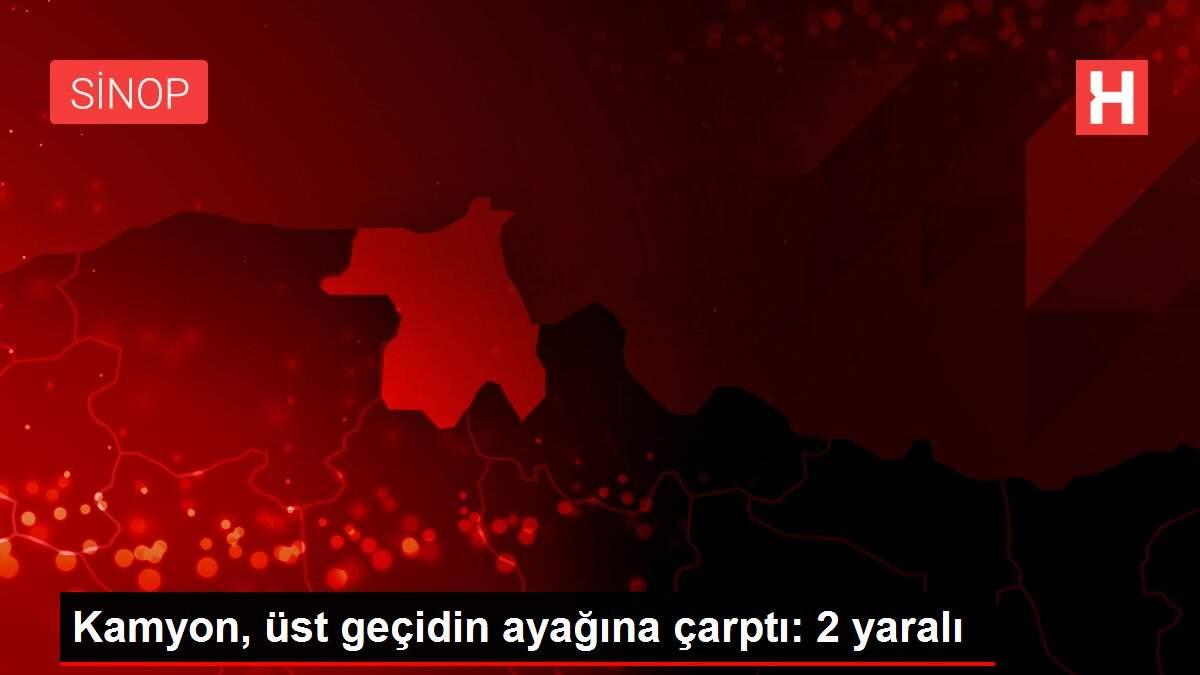 Kamyon, üst geçidin ayağına çarptı: 2 yaralı