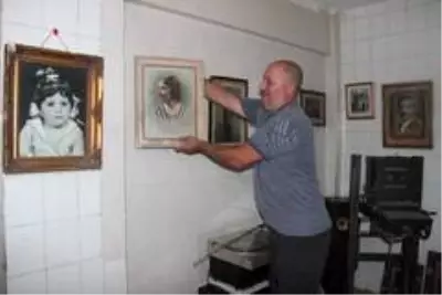 Kimsesiz fotoğrafların gönüllü sahibi Kimsesiz fotoğrafların gönüllü sahibi