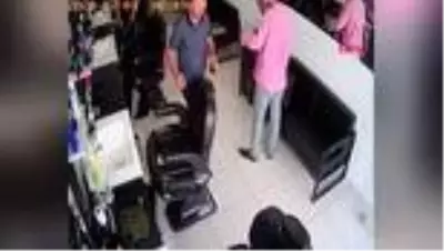 KKTC’de PCR testi sonucunu beklemeden berbere giden turist, iş yeri sahibi tarafından kovuldu.