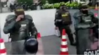 Kolombiya'yı ayağa kaldıran olay! 7 asker, 13 yaşındaki kız çocuğuna cinsel istismarda bulundu Kolombiya'yı ayağa kaldıran olay! 7 asker, 13 yaşındaki kız çocuğuna cinsel istismarda bulundu