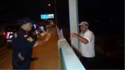 İş bulamadığı için intihara kalkışan adamı jandarma ikna etti İş bulamadığı için intihara kalkışan adamı jandarma ikna etti