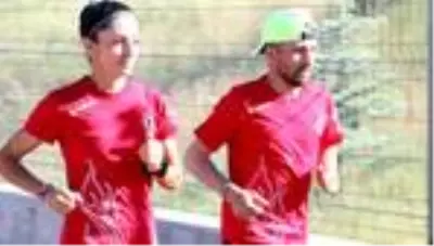 Koşmaktan evlenemeyen milli aşıklara bu kez pandemi engeli
