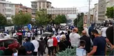 Kritik maç öncesi taraftalar BB Erzurumspor'u stadyuma meşalelerle uğurladı Kritik maç öncesi taraftalar BB Erzurumspor'u stadyuma meşalelerle uğurladı