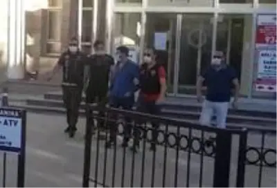 Kuşadası'nda uyuşturucu çetesine operasyon: 2 şüpheli tutuklandı Kuşadası'nda uyuşturucu çetesine operasyon: 2 şüpheli tutuklandı
