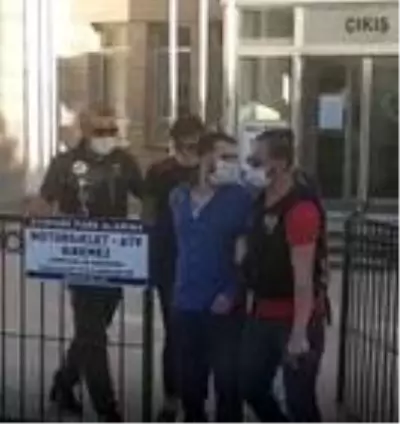 Kuşadası'nda uyuşturucu çetesine operasyon: 2 şüpheli tutuklandı Kuşadası'nda uyuşturucu çetesine operasyon: 2 şüpheli tutuklandı