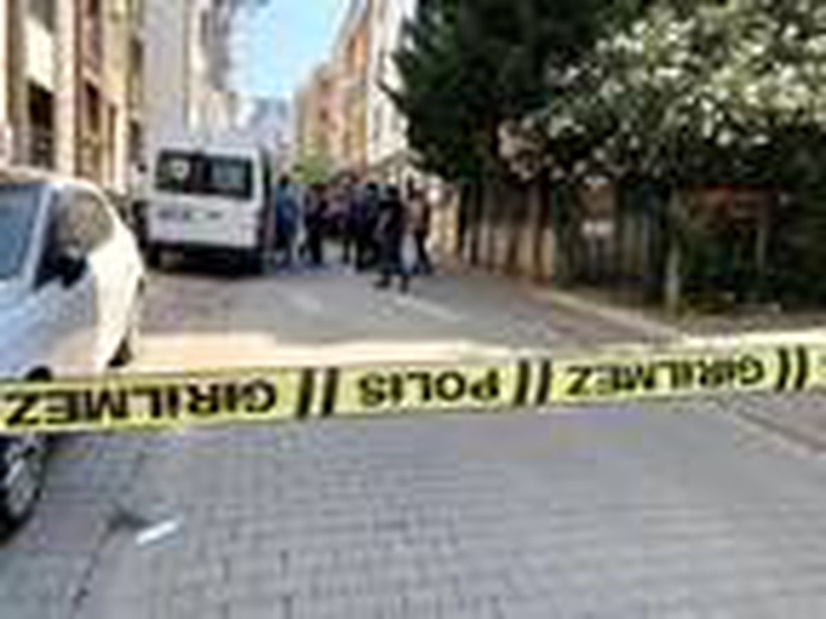 İstanbul'da eski koca dehşeti! Boşandığı eşine sokak ortasında kurşun yağdırdı