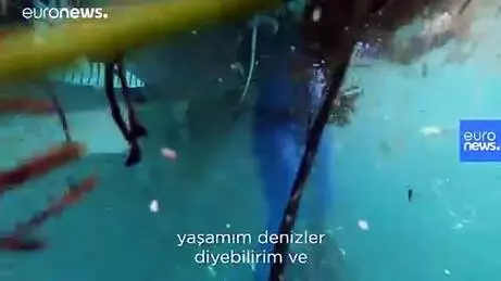 Milli sporcu Ercümen İstanbul Boğazı'nda daldı: 'Balıklardan çok plastiklerin arasında yüzüyorum' Milli sporcu Ercümen İstanbul Boğazı'nda daldı: 'Balıklardan çok plastiklerin arasında yüzüyorum'