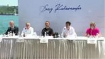 Sağlık çalışanları, Kovid-19'a yenik düşen meslektaşları için türkü seslendirdi (1) Sağlık çalışanları, Kovid-19'a yenik düşen meslektaşları için türkü seslendirdi (1)