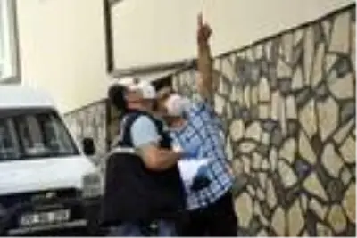 Son dakika haberleri... Sokakta kanlar içinde bulundu, 4'üncü kattaki balkondan düştüğü belirlendi Son dakika haberleri... Sokakta kanlar içinde bulundu, 4'üncü kattaki balkondan düştüğü belirlendi