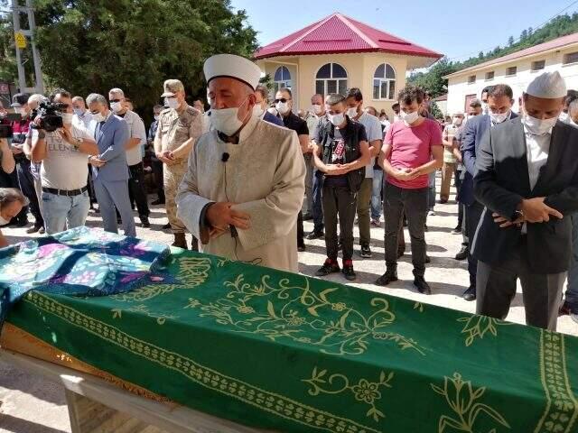 Son Dakika: Giresun Valisi Ünlü: İkranur'un ölümüyle ilgili şu anda cinsel istismar, cinayetten bahsetmemiz mümkün değil Son Dakika: Giresun Valisi Ünlü: İkranur'un ölümüyle ilgili şu anda cinsel istismar, cinayetten bahsetmemiz mümkün değil