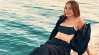 Tatil pozlarını paylaşan Serenay Sarıkaya'nın parmağındaki yüzük takipçilerini ikiye böldü Tatil pozlarını paylaşan Serenay Sarıkaya'nın parmağındaki yüzük takipçilerini ikiye böldü