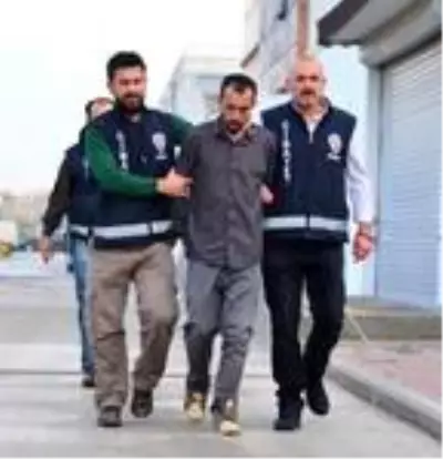 Uyuşturucu parası vermeyen annesini odunla öldüren zanlı, suçu ablasına attı