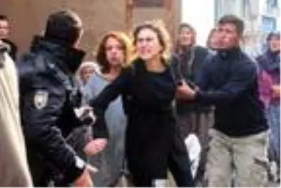 Uyuşturucu parası vermeyen annesini odunla öldüren zanlı, suçu ablasına attı