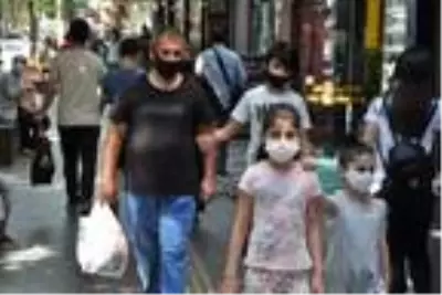 Uzmanlardan 'siyah maske' uyarısı: Koruyuculuğu yok, yüzde egzamalar olabilir Uzmanlardan 'siyah maske' uyarısı: Koruyuculuğu yok, yüzde egzamalar olabilir