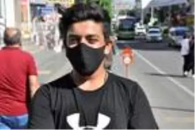 Uzmanlardan 'siyah maske' uyarısı: Koruyuculuğu yok, yüzde egzamalar olabilir Uzmanlardan 'siyah maske' uyarısı: Koruyuculuğu yok, yüzde egzamalar olabilir