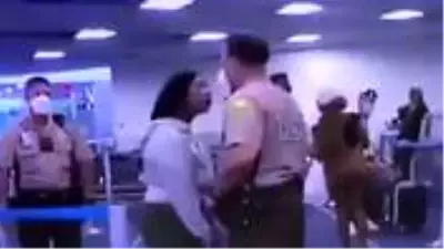 ABD'de polisin siyahi bir kadına yumruk atması tepkilere neden oldu ABD'de polisin siyahi bir kadına yumruk atması tepkilere neden oldu