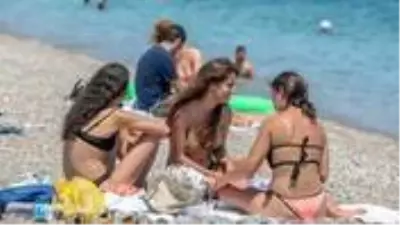 Antalya’da hava sıcaklığı 39 dereceye çıktı, vatandaşlar sahile koştu