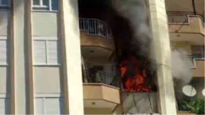 Antalya'da korkutan ev yangını