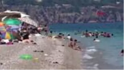 Antalyalılar sahile koştu