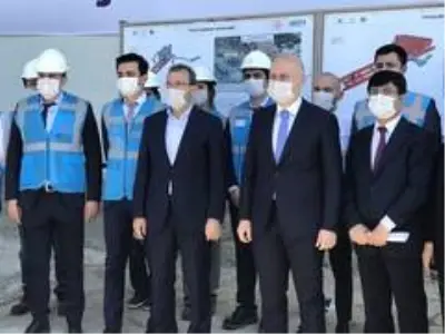 Bakan Karaismailoğlu havalimanı metro inşaatını denetledi Bakan Karaismailoğlu havalimanı metro inşaatını denetledi