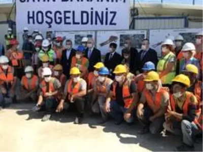 Bakan Karaismailoğlu havalimanı metro inşaatını denetledi Bakan Karaismailoğlu havalimanı metro inşaatını denetledi