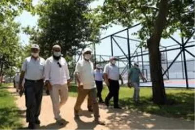 Başkan Söğüt, Güney Mahallesi'ndeki eksikleri yerinde gördü Başkan Söğüt, Güney Mahallesi'ndeki eksikleri yerinde gördü