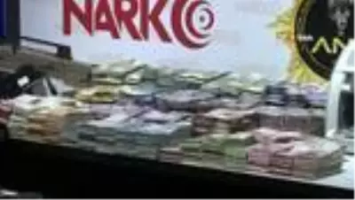 Bataklık Operasyonu çerçevesinde Ankara Narkotik ele geçirilen malzemeleri sergiledi
