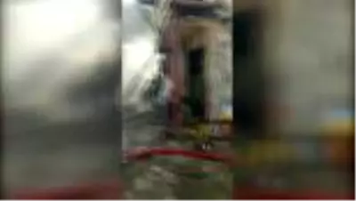 Besi çiftliğinde çıkan yangında 7 bin balya saman yandı