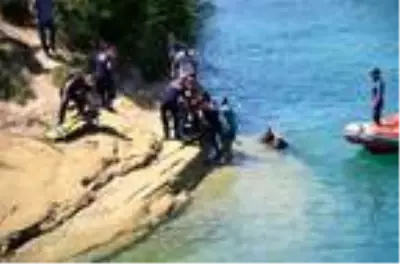 Boğulan gencin arkadaşının 'Allah'ım ne olur ona bir şey olmasın' feryadı Boğulan gencin arkadaşının 'Allah'ım ne olur ona bir şey olmasın' feryadı