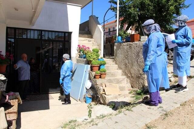Cenaze sonrası pozitif vaka görülen mahallede 139 kişi karantinaya alındı Cenaze sonrası pozitif vaka görülen mahallede 139 kişi karantinaya alındı