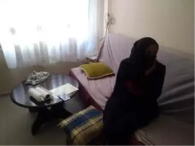 Evi muayenehaneye çeviren karı koca gözaltına alındı Evi muayenehaneye çeviren karı koca gözaltına alındı