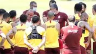 Galatasaray'la sözleşmesi sona eren Nagatomo, son antrenmanda hüngür hüngür ağladı Galatasaray'la sözleşmesi sona eren Nagatomo, son antrenmanda hüngür hüngür ağladı