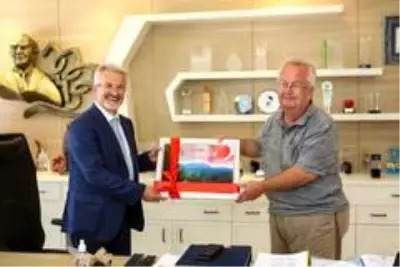 Gömeç Belediye Başkanı Mehmet Himam'dan, Turgay Erdem'e teşekkür ziyareti Gömeç Belediye Başkanı Mehmet Himam'dan, Turgay Erdem'e teşekkür ziyareti