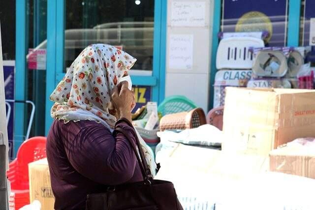 Hırsızlık yaparken yakalanan kadın 'Korona testim pozitif bilginiz olsun' dedi Hırsızlık yaparken yakalanan kadın 'Korona testim pozitif bilginiz olsun' dedi