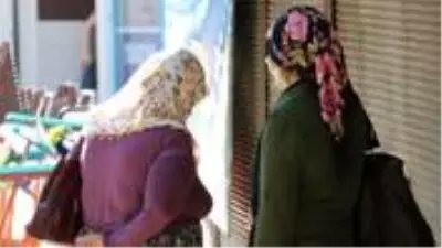 Hırsızlık yaparken yakalanan kadın 'Korona testim pozitif bilginiz olsun' diyerek kurtulmaya çalıştı Hırsızlık yaparken yakalanan kadın 'Korona testim pozitif bilginiz olsun' diyerek kurtulmaya çalıştı